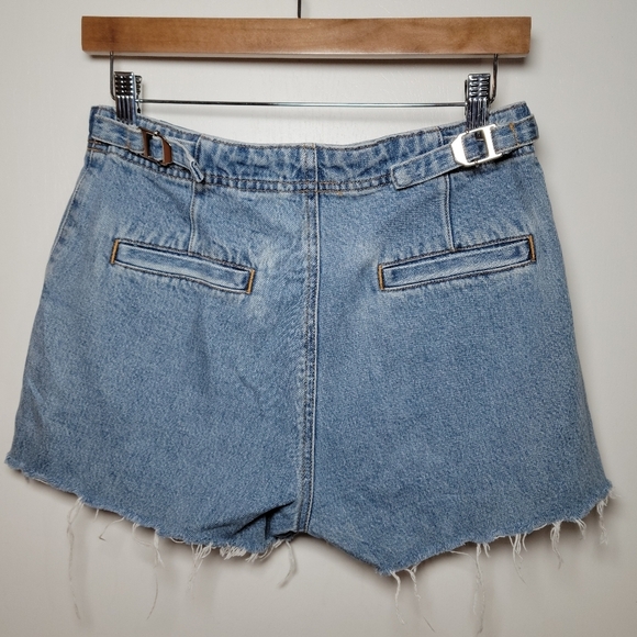 Vintage Levi's 2002 Adjustable Denim Shorts | 100% Cotton | Y2K Levi's | 8 - Picture 7 of 10